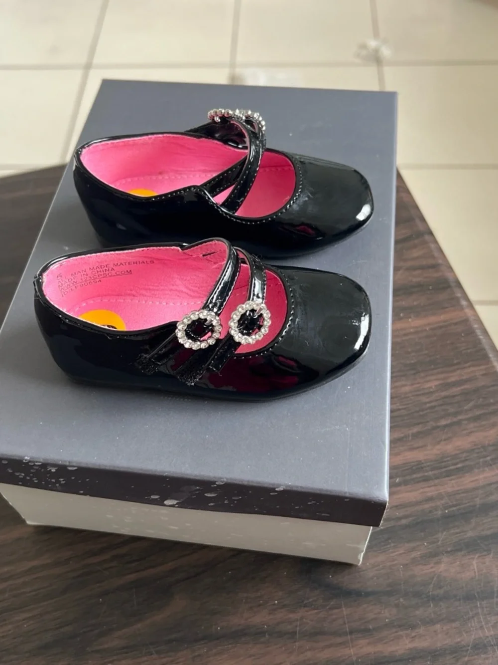 cupcakes & cashmere classic black
